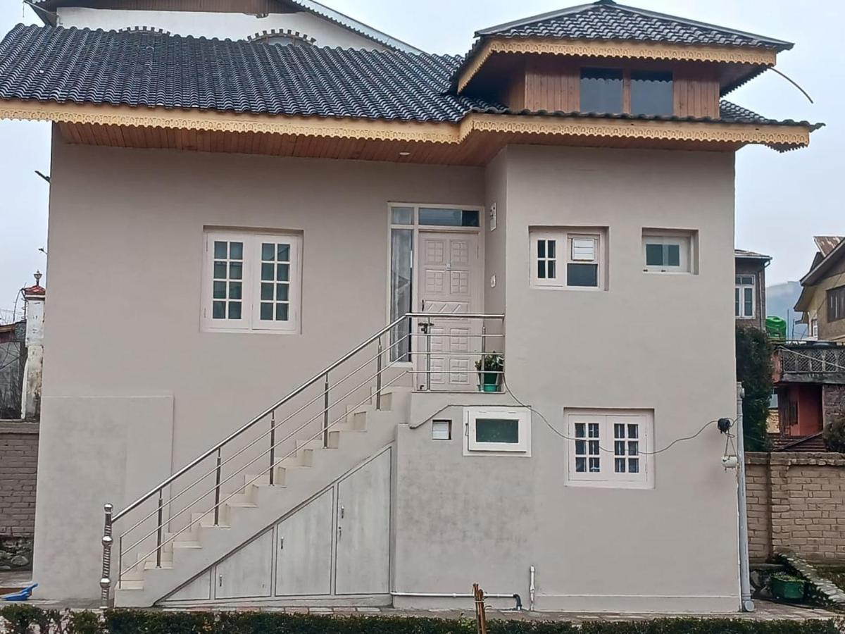 Farsal Villa Srīnagar エクステリア 写真
